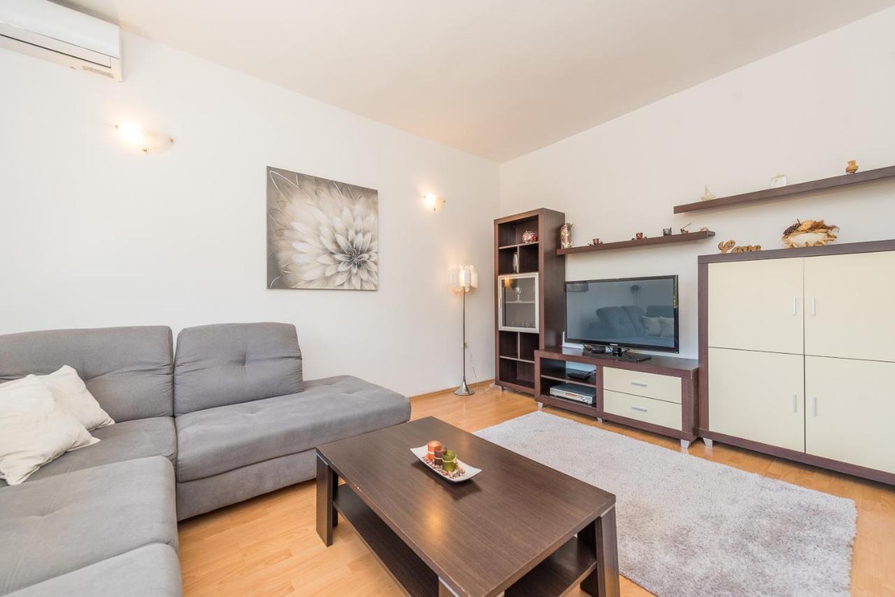 Nelly Apartments Privlaka  Luaran gambar