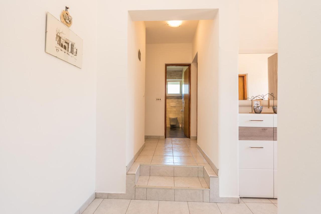 Nelly Apartments Privlaka  Luaran gambar
