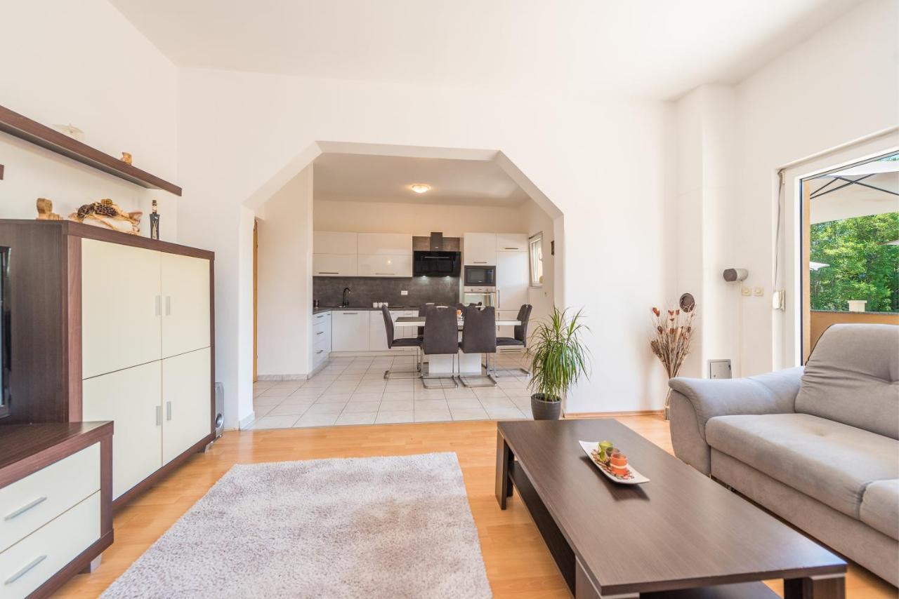 Nelly Apartments Privlaka  Luaran gambar