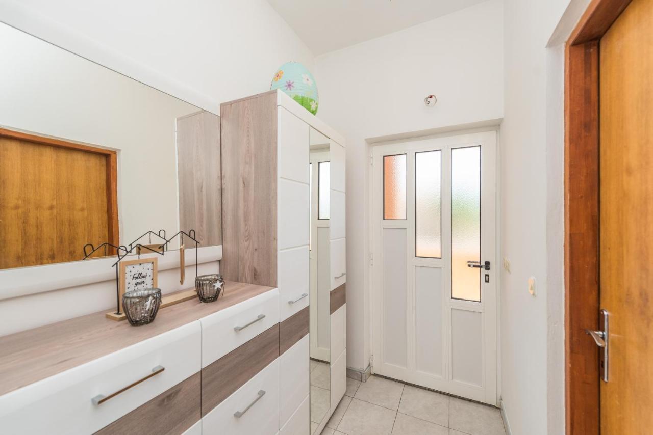 Nelly Apartments Privlaka  Luaran gambar