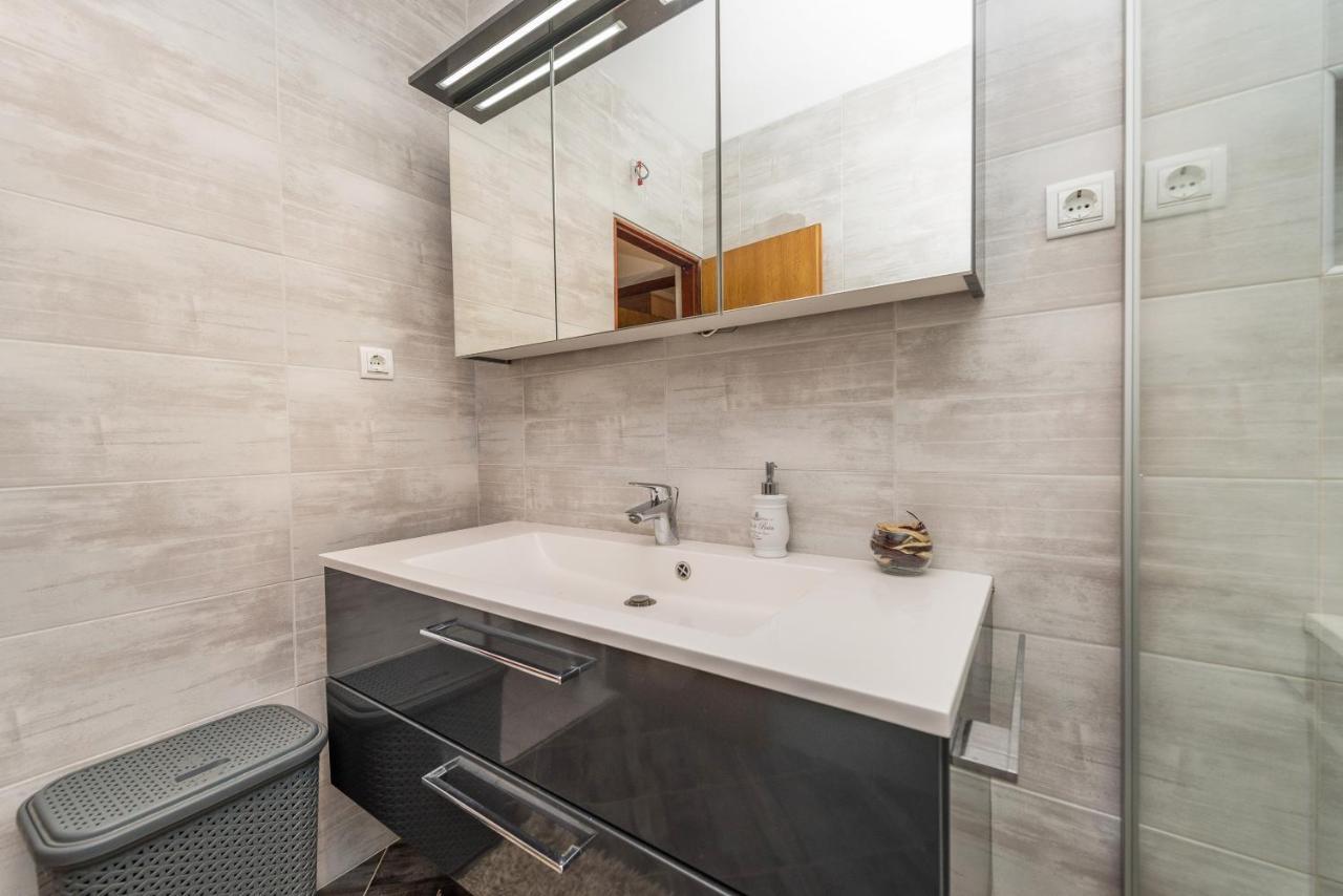 Nelly Apartments Privlaka  Luaran gambar